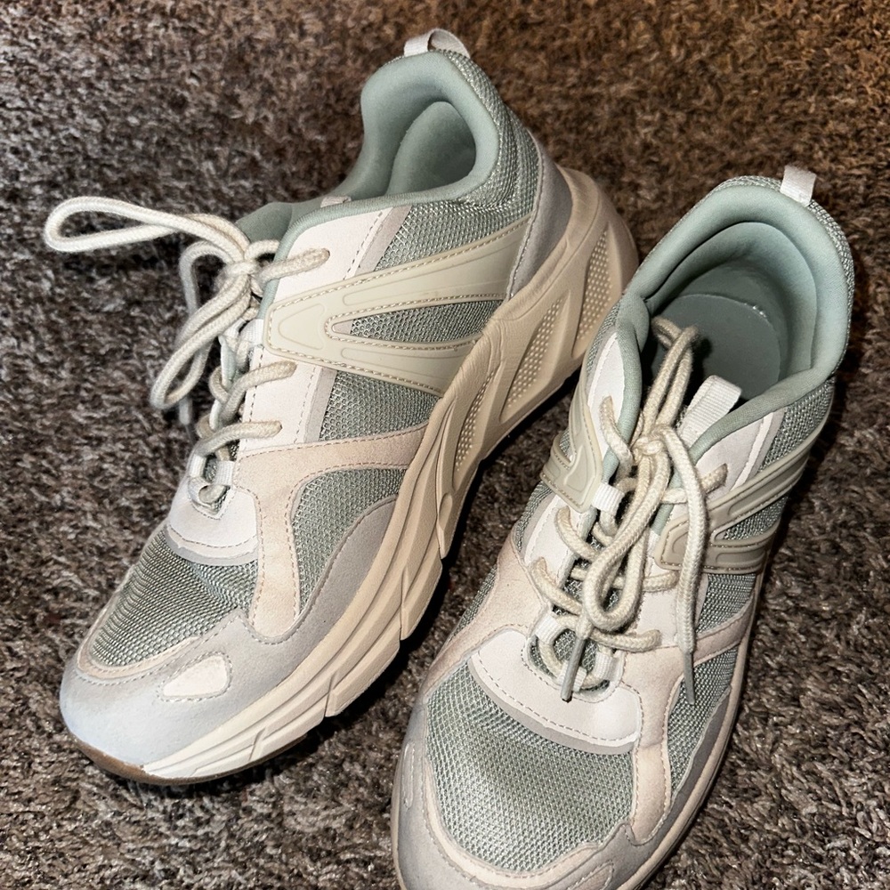 Aerie Women's Sneakers in Gray and Cream